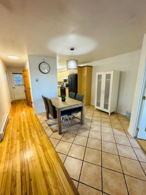 Central Laval - beautiful 2 bedrooms house with parking on 1st floor - 31 days minimum